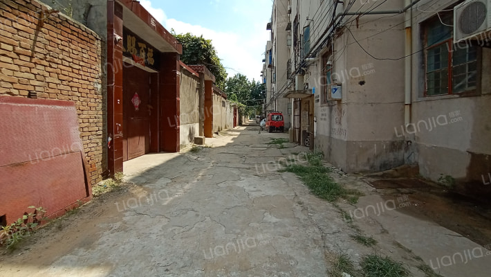 人行家属楼外景图