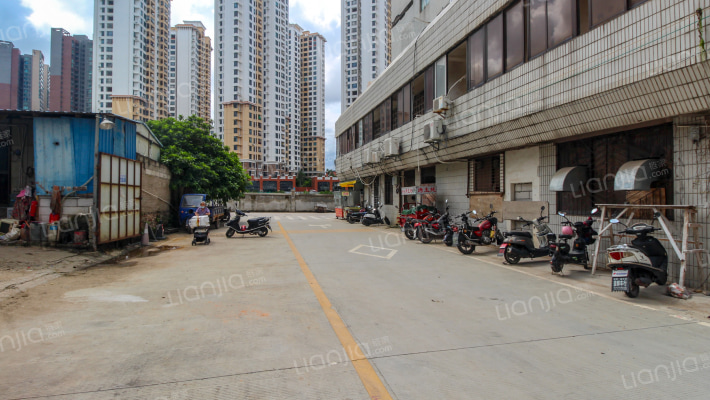 家和大厦外景图