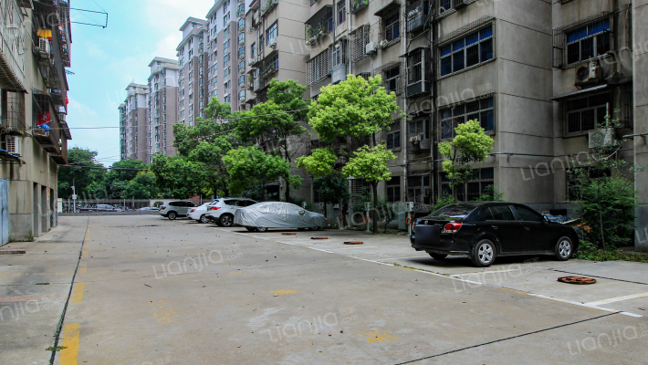 溪苑小区外景图