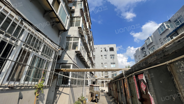 飞轮厂院外景图