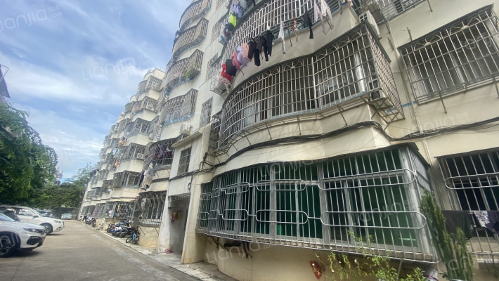 威特集团宿舍楼小区外景图