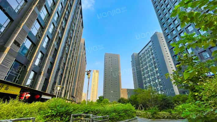 东鹏创富商业广场外景图