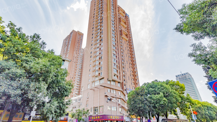 东西湖中心广场外景图