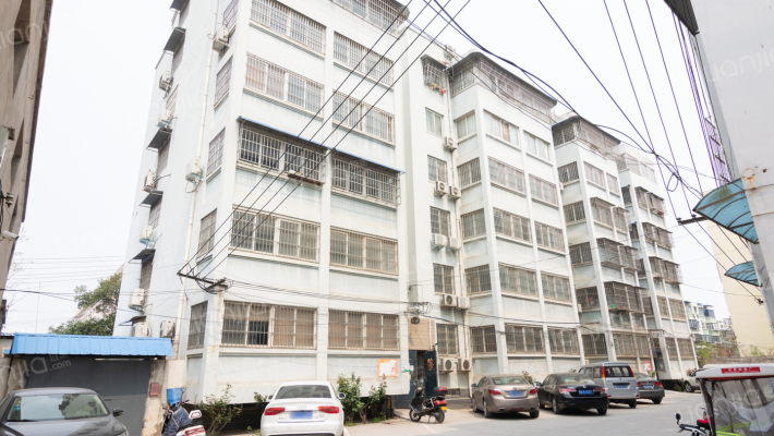 铁编厂家属院外景图