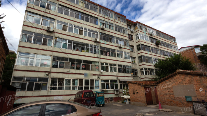 钟楼大街82号院外景图