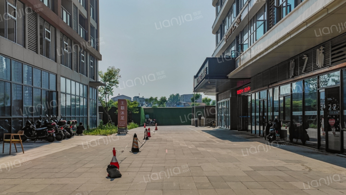 绿地中央广场铂派公寓外景图