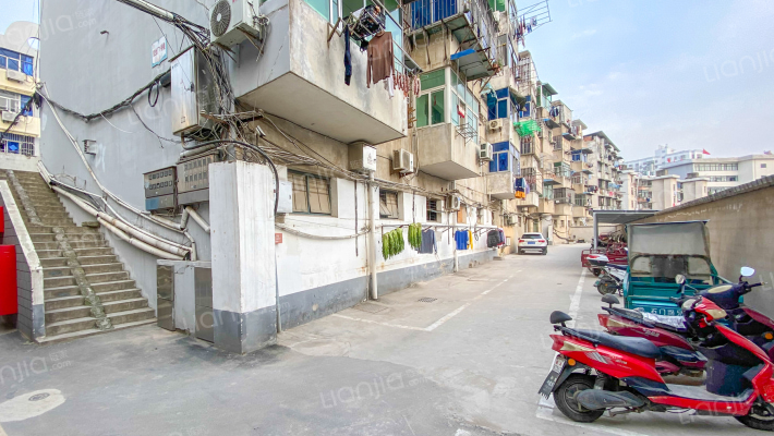 拉丝厂宿舍外景图