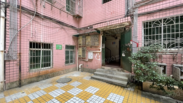 五金商住楼外景图