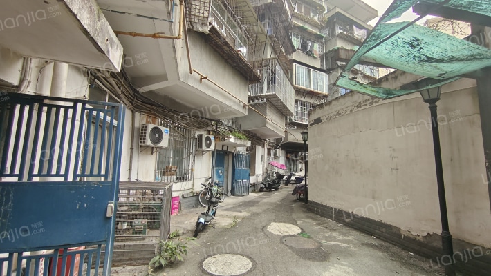 人防大厦外景图