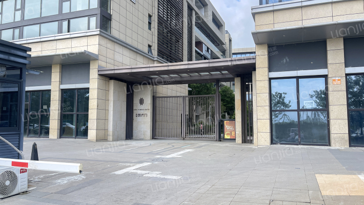 中电时代门外景图