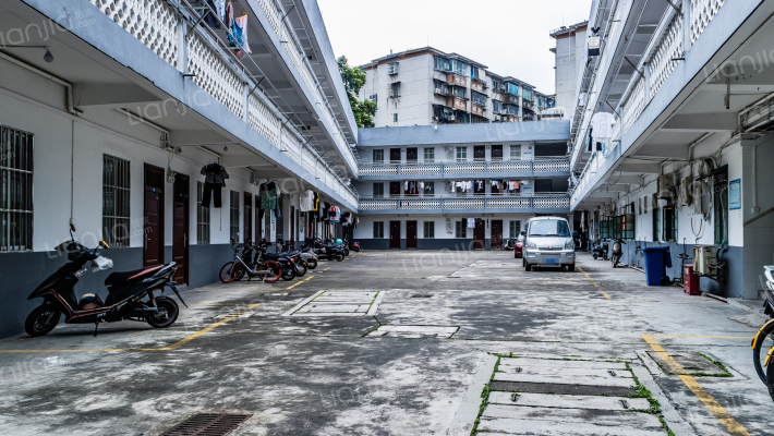 群力综合楼外景图