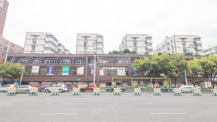 金华龙腾灯饰市场外景图