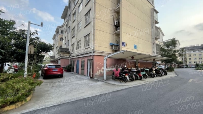 瞿成新村外景图