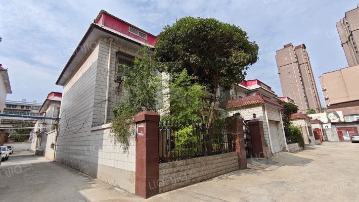 腹膜彩印家属院外景图