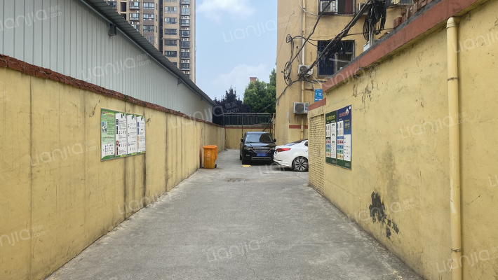 织袜厂家属院外景图