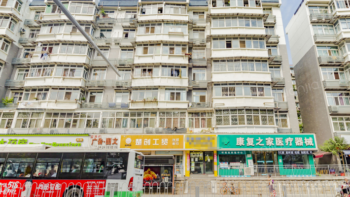 湖北省教育厅宿舍外景图