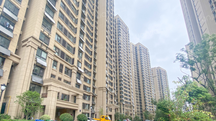 世茂翡翠府邸外景图