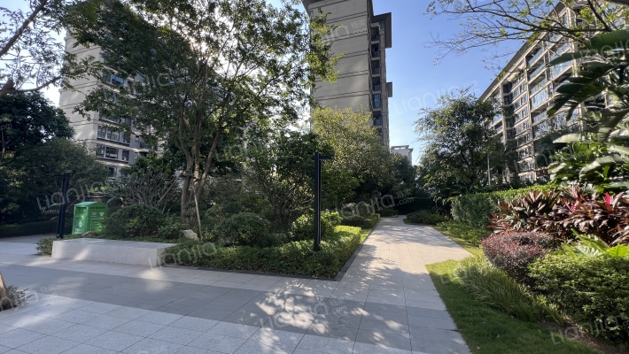 融创云水观璟花园外景图