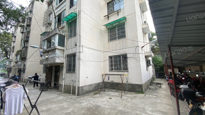 桥头宿舍外景图