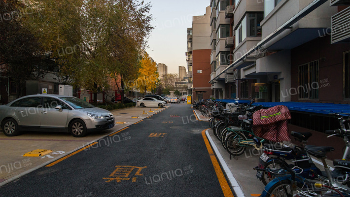 三路居路99号院外景图