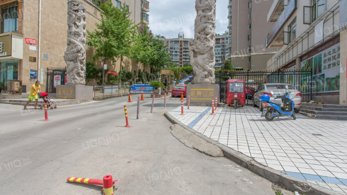 卧龙山庄外景图