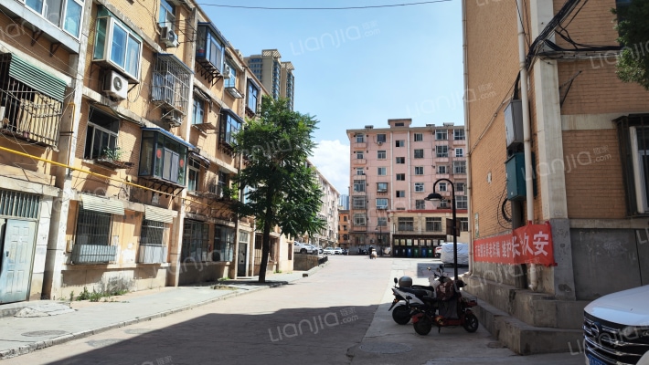 兰州石化有机厂街区兰高阀住宅楼外景图