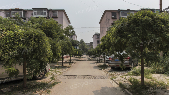 立新东里赵庄楼外景图