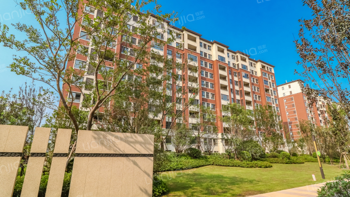 万科美的璞悦山外景图