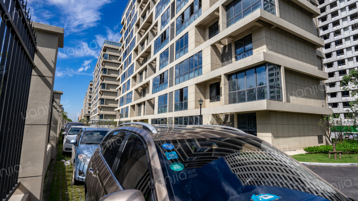 春天学府外景图