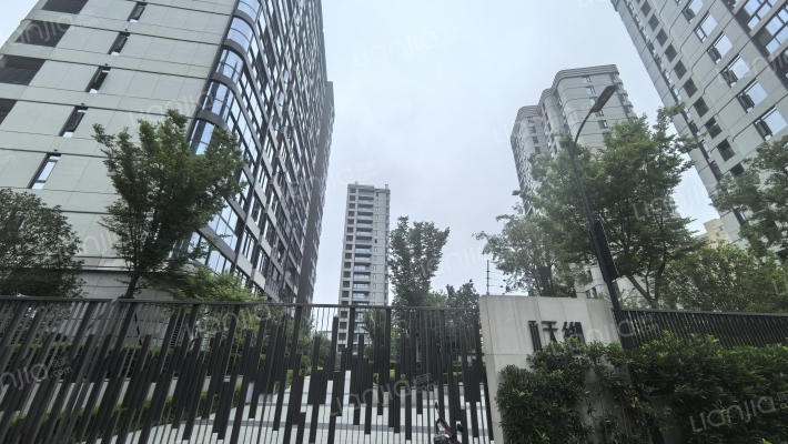 九龙仓天御外景图