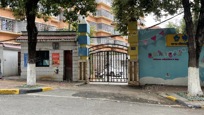 乌当区政法宿舍外景图