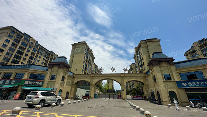 梅岭欣城外景图