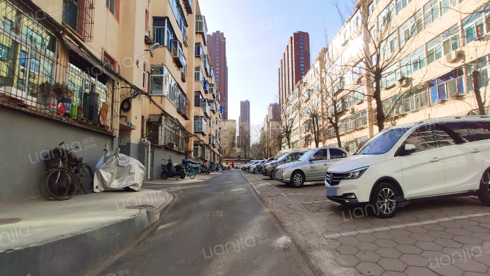 前一万山外景图