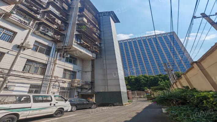 武大医学职业技术学院宿舍外景图