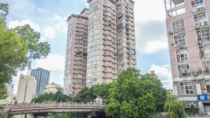 城市广场外景图