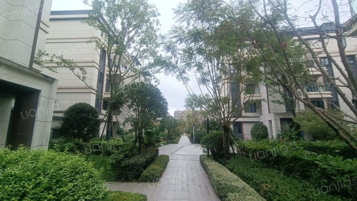 和泓紫山云庭外景图