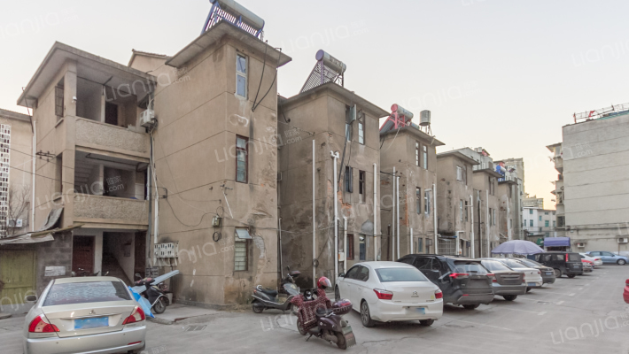 白岩前新村外景图