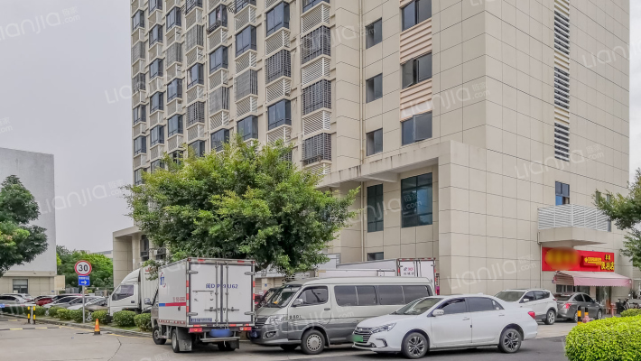 货运配套单身宿舍楼外景图