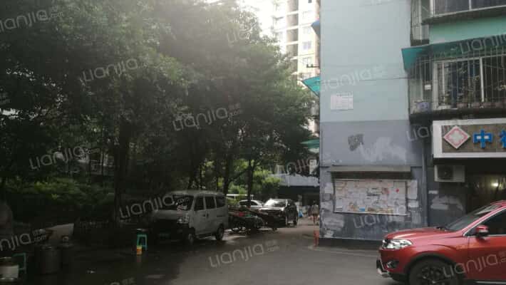 东路七小区外景图