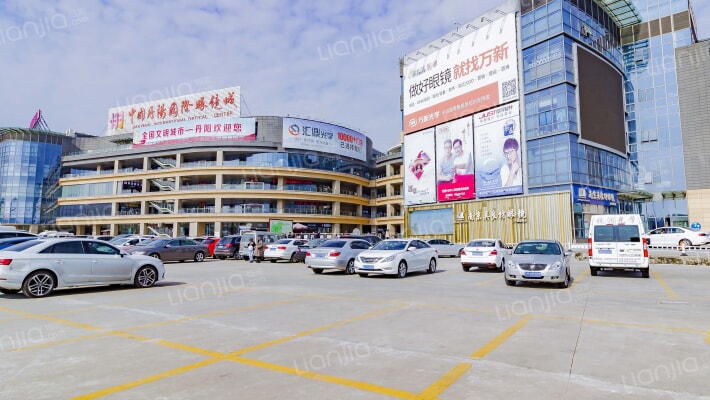 中国丹阳华昌眼睛商城外景图