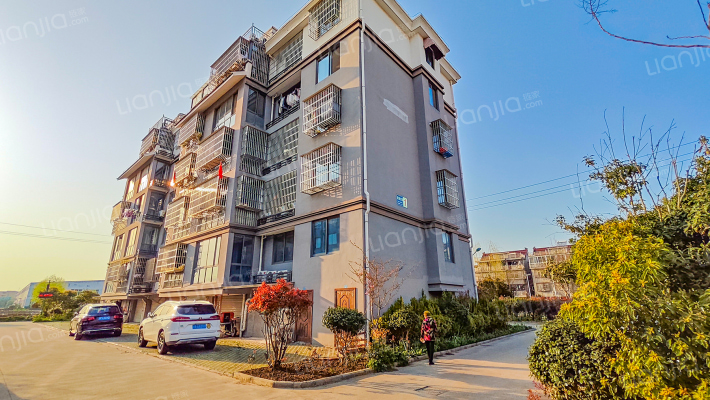 育新公寓外景图