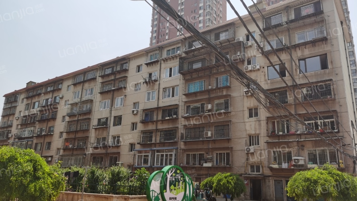 阿尔滨家属楼外景图