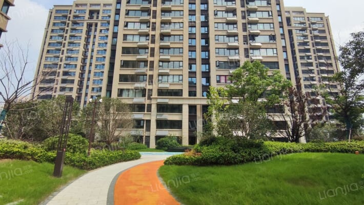 中梁世茂十里晴川外景图