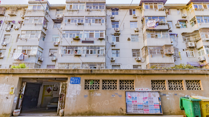 晓山南村外景图