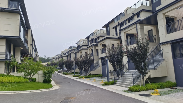 华发山庄外景图