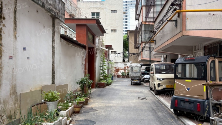 市防疫站住宅楼外景图