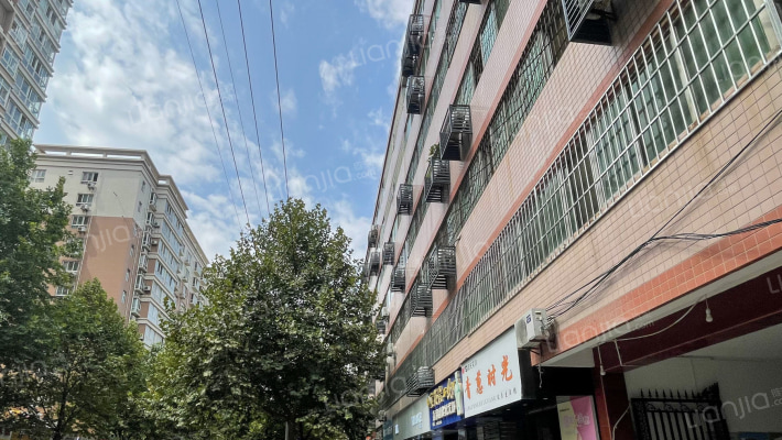 建行住宅楼外景图