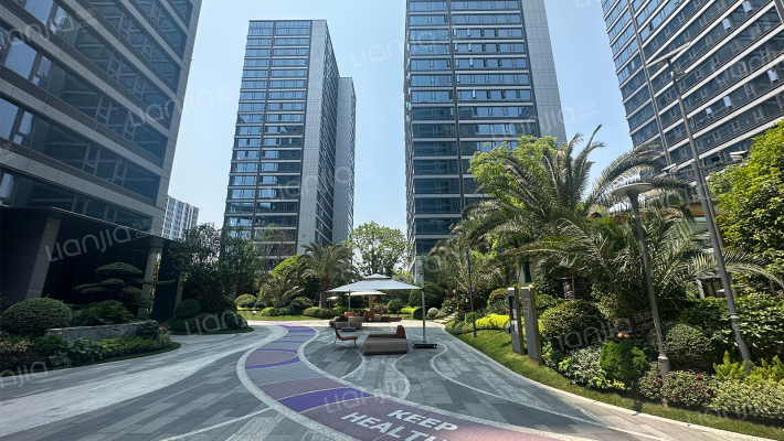 海潮望月城外景图