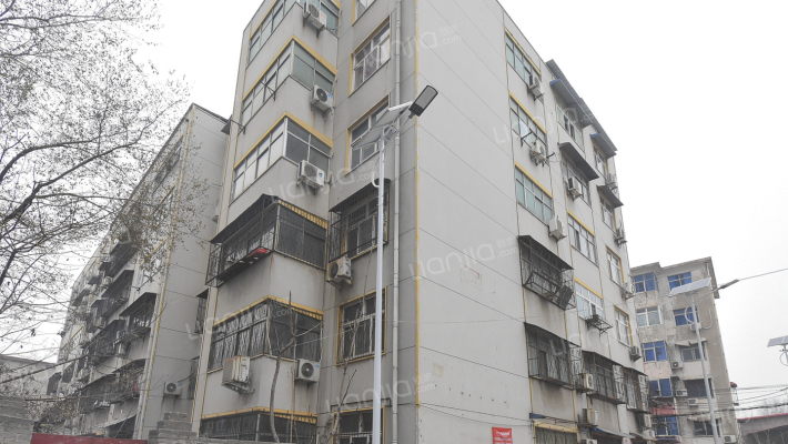 绝缘厂家属院外景图