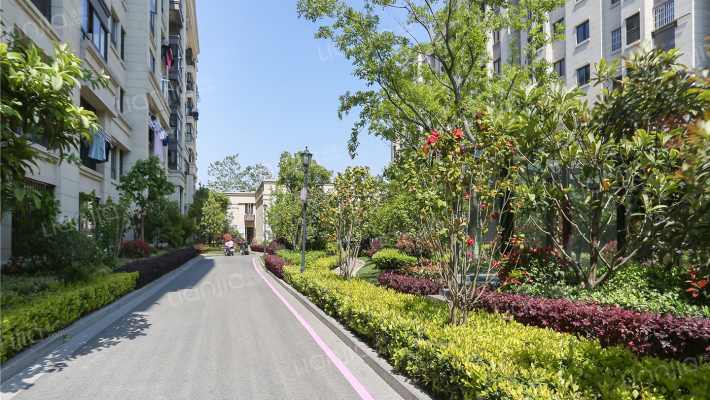 上海上海庄园三期房价怎么样上海庄园三期房源户型图小区车位交通地址